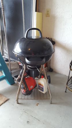 Charcoal barbecue pit