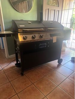 Gas and charcoal grill