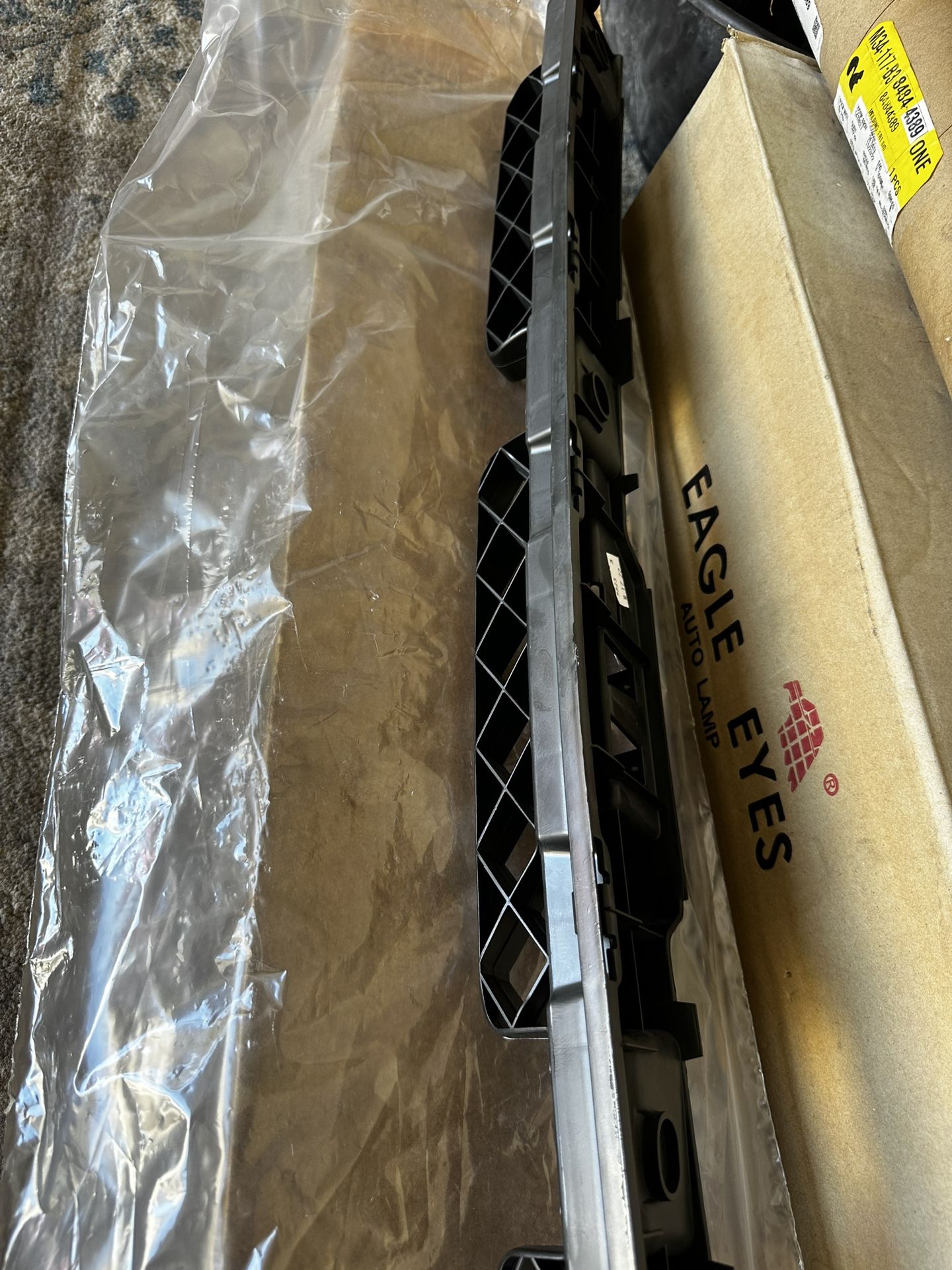2012-2019 VOLKSWAGEN PASSAT REAR BUMPER COVER CENTER SUPPORT BRACKET OEM