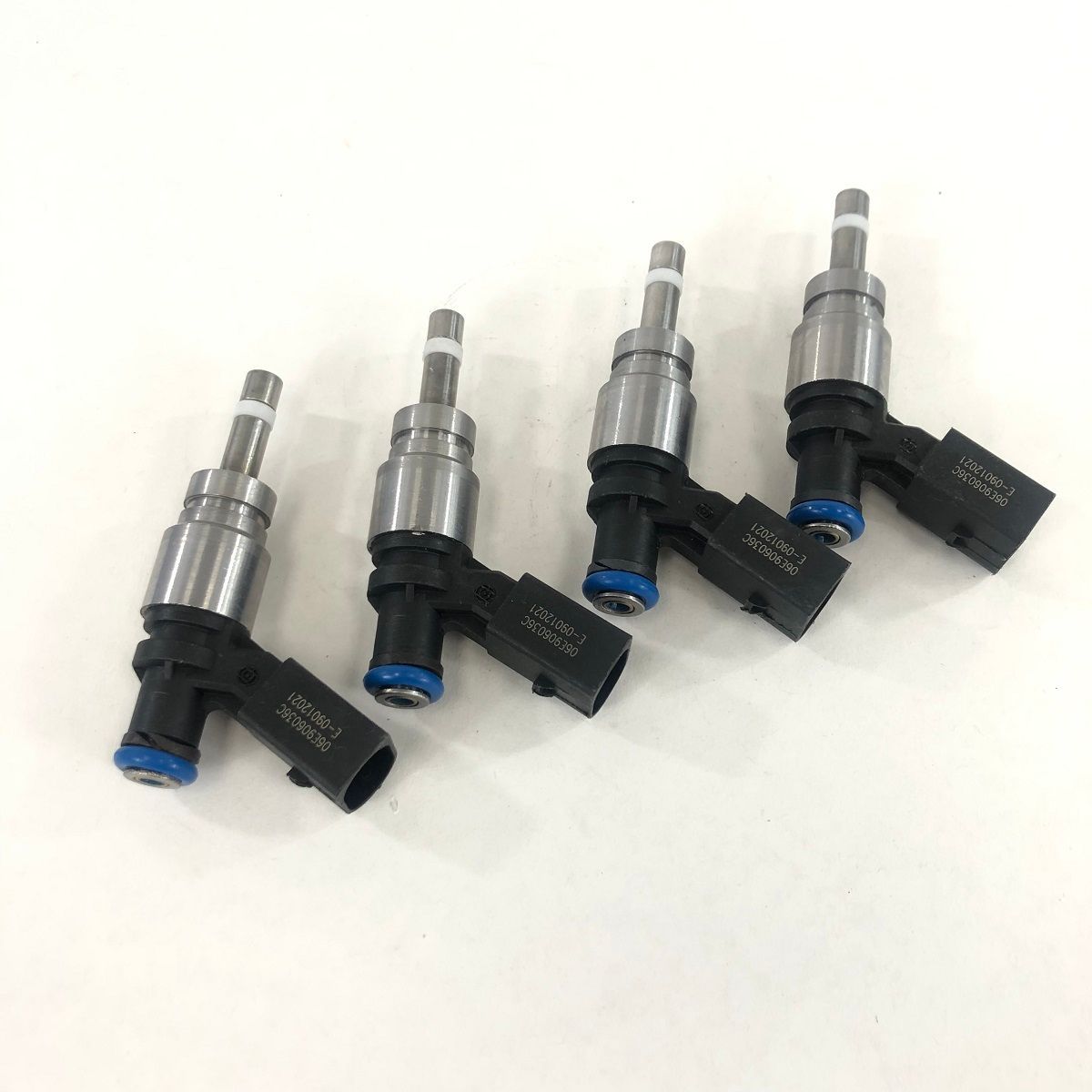 Four-piece Fuel injector for 2007-2009 Audi A6 A8 4.2L 079906036C/D/E 06E906036C(FI_AD036C x4