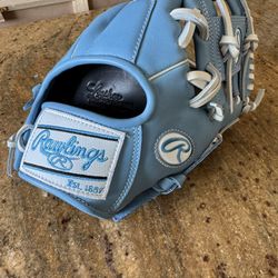BRAND NEW RAWLINGS GG ELITE 11.5 Baby Blue