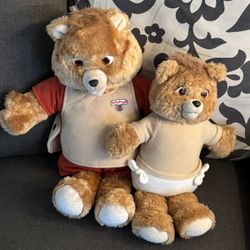 Vintage 1985; Working Teddy Ruxpin Bear( Small Bear Does Not Work)