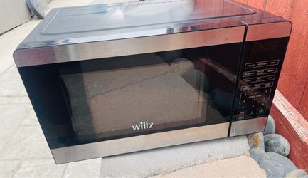 Willz Countertop microwave 0.7-cu ft 700-Watt Sensor Cooking Controls Countertop Microwave (Stainless Steel)