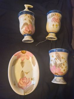 Lotus bathroom accessories