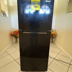 Like New Refrigerator For Sale 