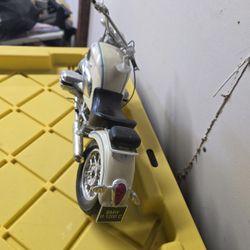 Bmw R 1200 C Motorcycle Die Cast Road Rider White.