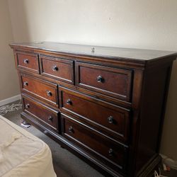 Emergency Move Out- $250 Or Best Offer!! Bedroom Set-Price Negotiable! 