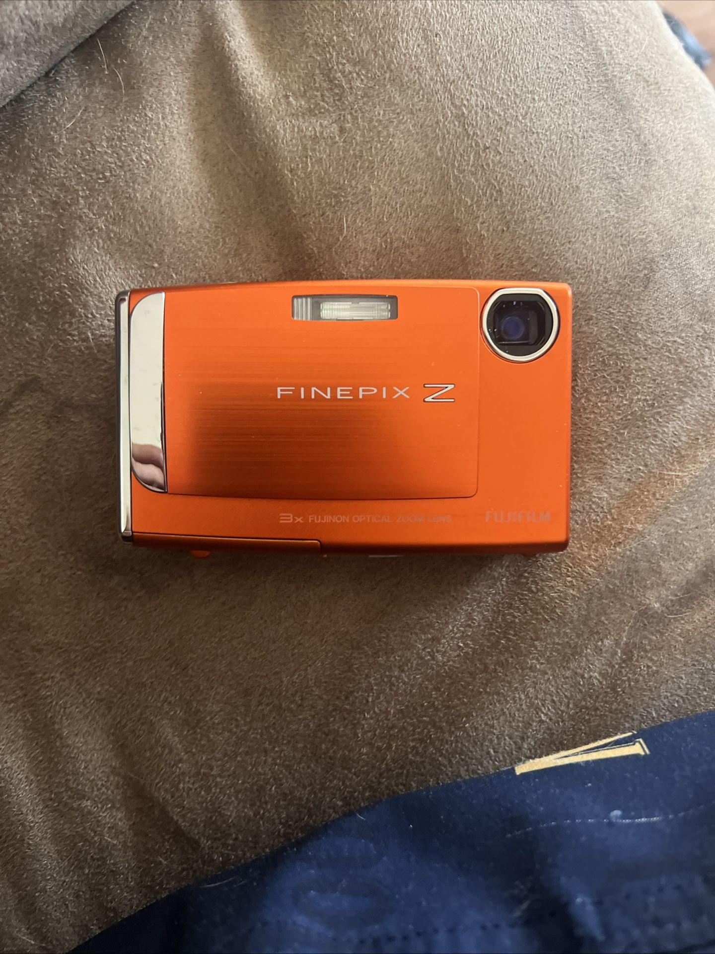 Fujifilm FinePix Z Digital Camera – Orange – WORKS – New Battery – No Charger