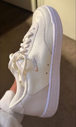 Nike White Leather Low-Top Sneakers size 8.5