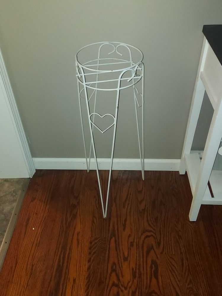 Metal wire plant stand White with hearts
