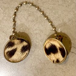 VINTAGE 1940’s Leopard Print Sweater Clip