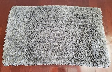 22" x 35" Grey Shag Rug