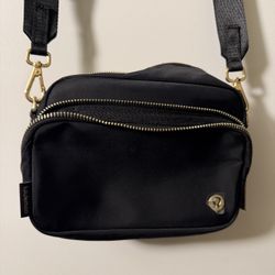Lululemon Everywhere Crossbody