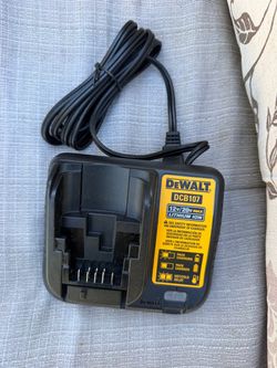Charger Dewalt