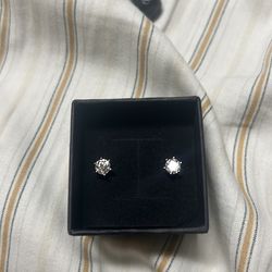 Moissanite earing