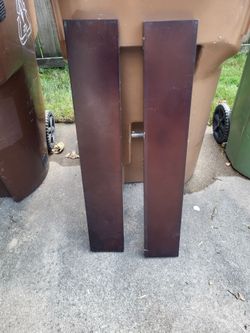 2 floating shelves