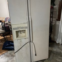 Refrigerator 