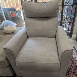 Beautiful Gray Lounger