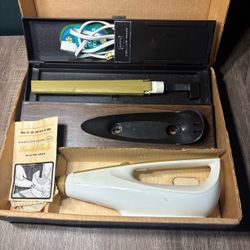 Hamilton Beach Switchblade Electric Knife Model 360 Vintage w/Wall Mount