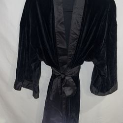 Ladies Womens Small/Medium S/M Jones New York black velvet & satin short robe 