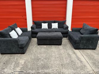 4 piece Couch set (Delivery Available)
