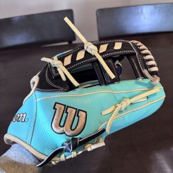 Wilson A2000 11.5” Baseball glove