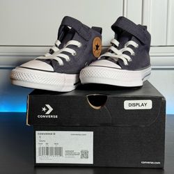 Converse Kids Velcro Shoe size 1Y