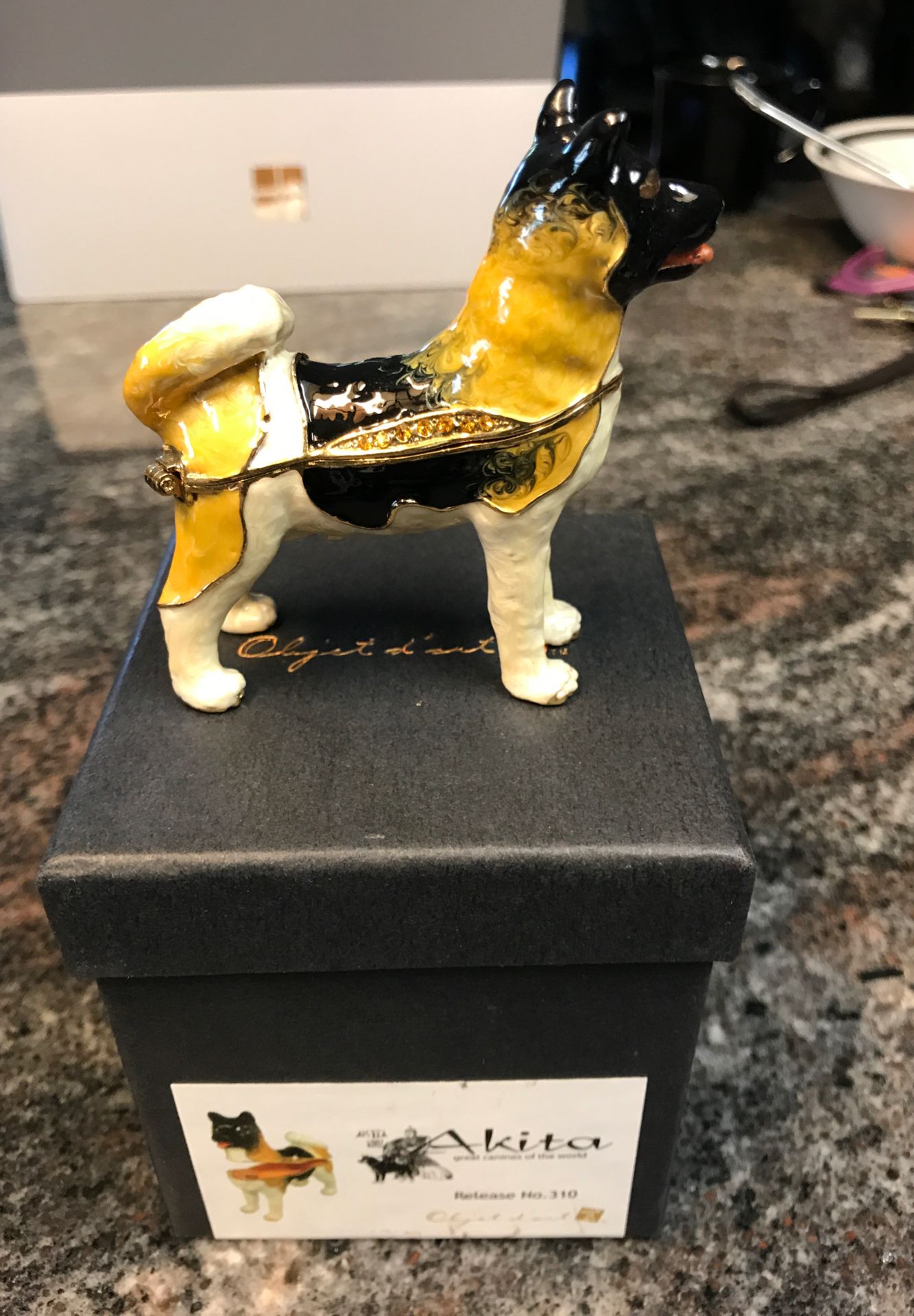 Art Form Trinket (Akita)