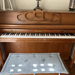 1987 Wurlitzer Piano