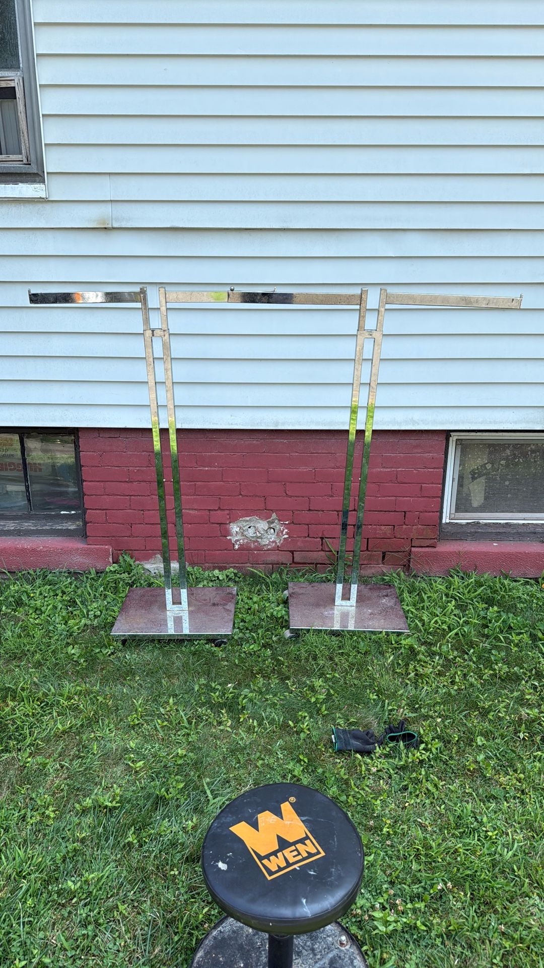 2 Store Metal Racks