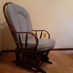 BEAUTIFUL GLIDER ROCKER CHAIR.  MADE OF CHERRY WOOD MINT CONDITION .  EXCELLENT FOR MOMS WITH  INFANTS..OR GRAND  PARENTS . SEE PICTURES...  175.00