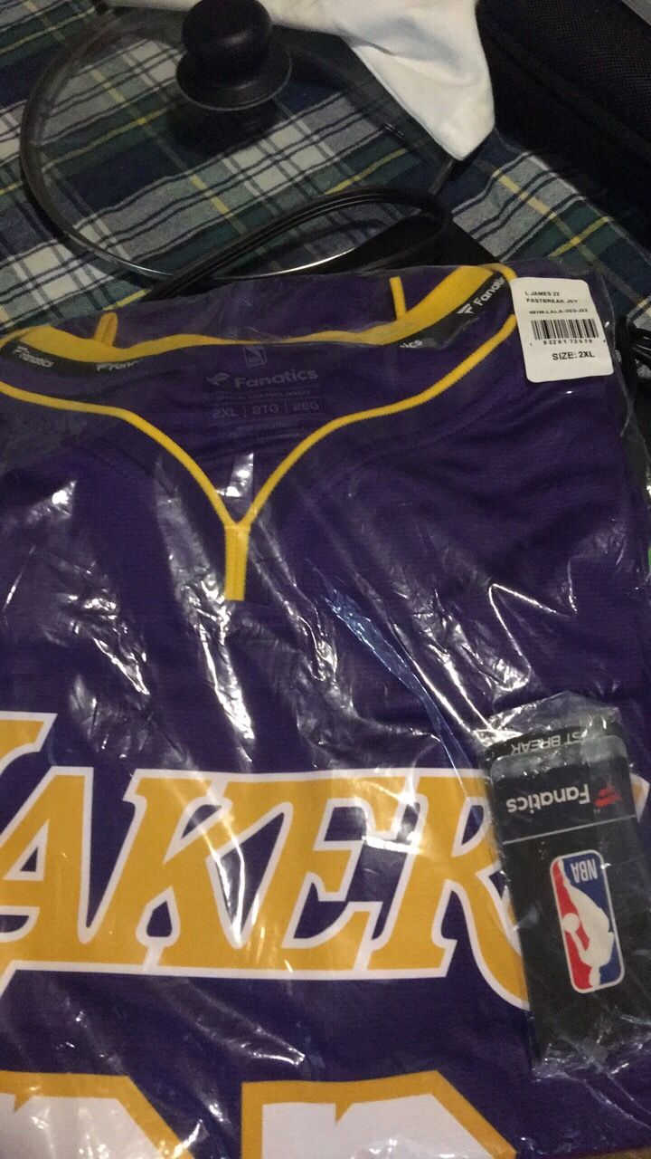 Lakers jersery labron XXL