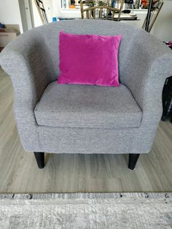 Gray chair/butaca gris