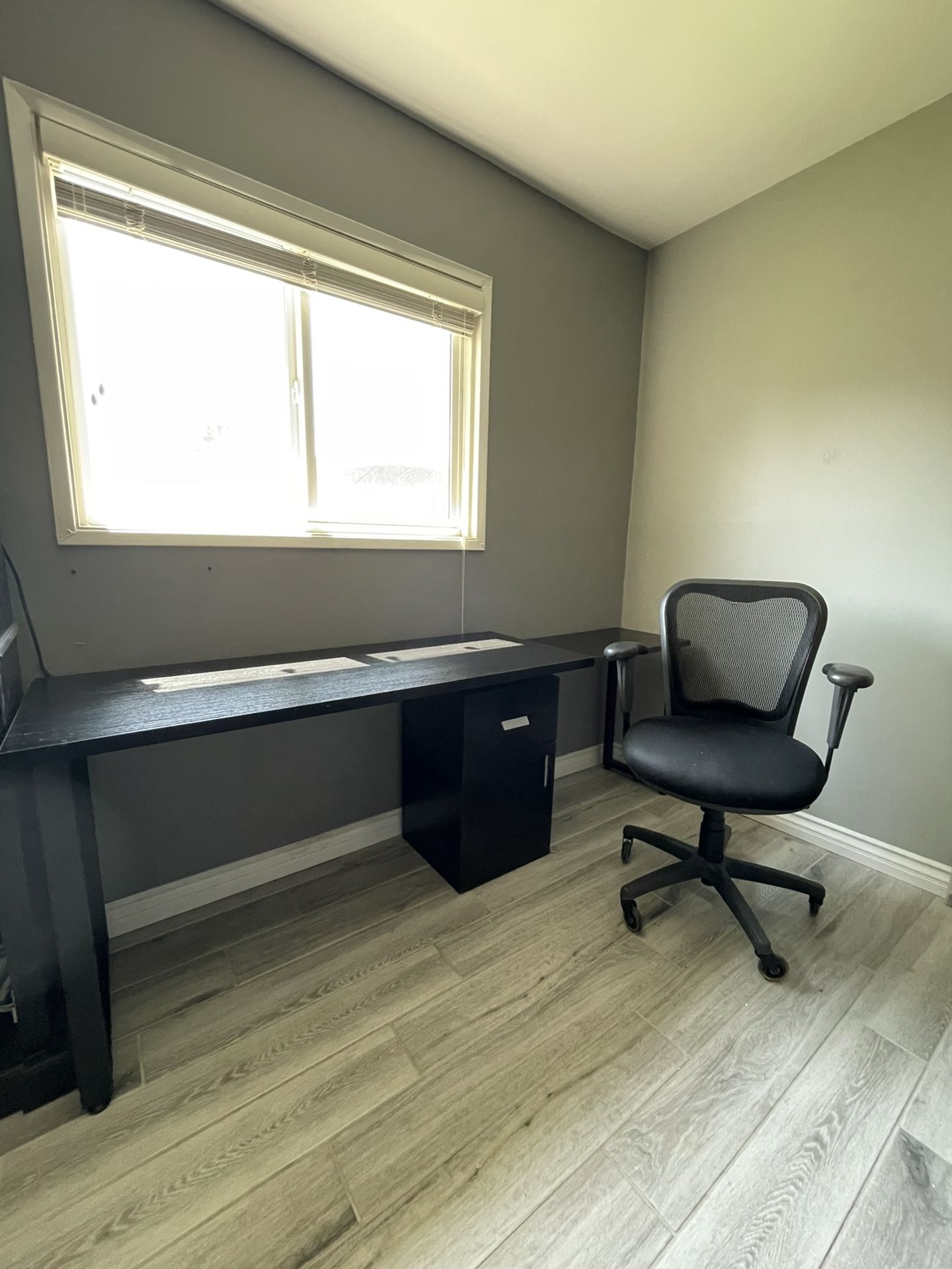 Modular Desk And Rolling Chair