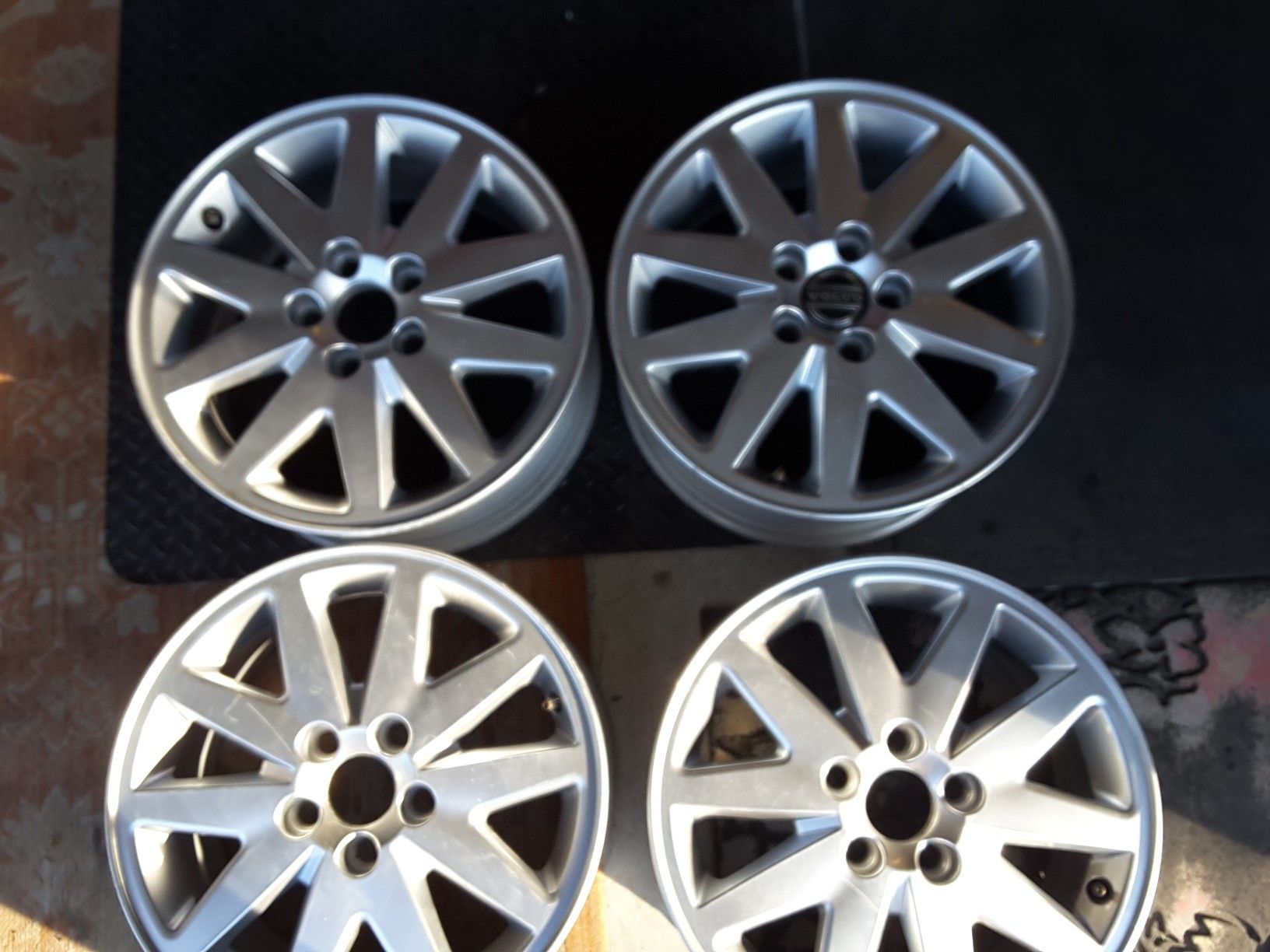 Volvo rims size 6.5 J x 16x52.5 used fits Volvo S-40 no lug nuts