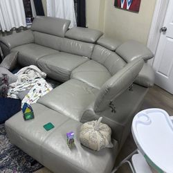 Leather Sectional W/ Pillow 