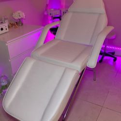 Camilla / Esthetician Chair