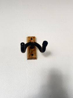 2 wall guitar mounts