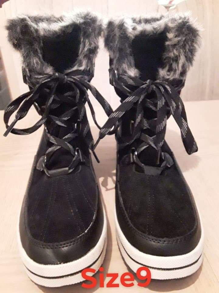 Boots for woman size9 $5
