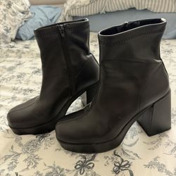 Women’s Boots Size 8 