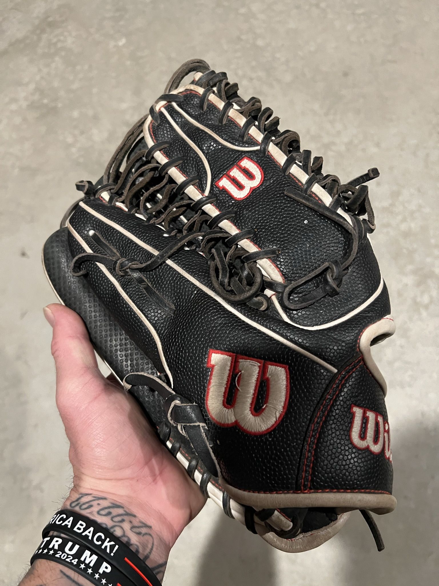 ‘Left Handed Wilson A2000 Girls Fast Pitch Softball Glove🔥.