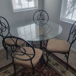 Breakfast Table With 4 Chairs $150