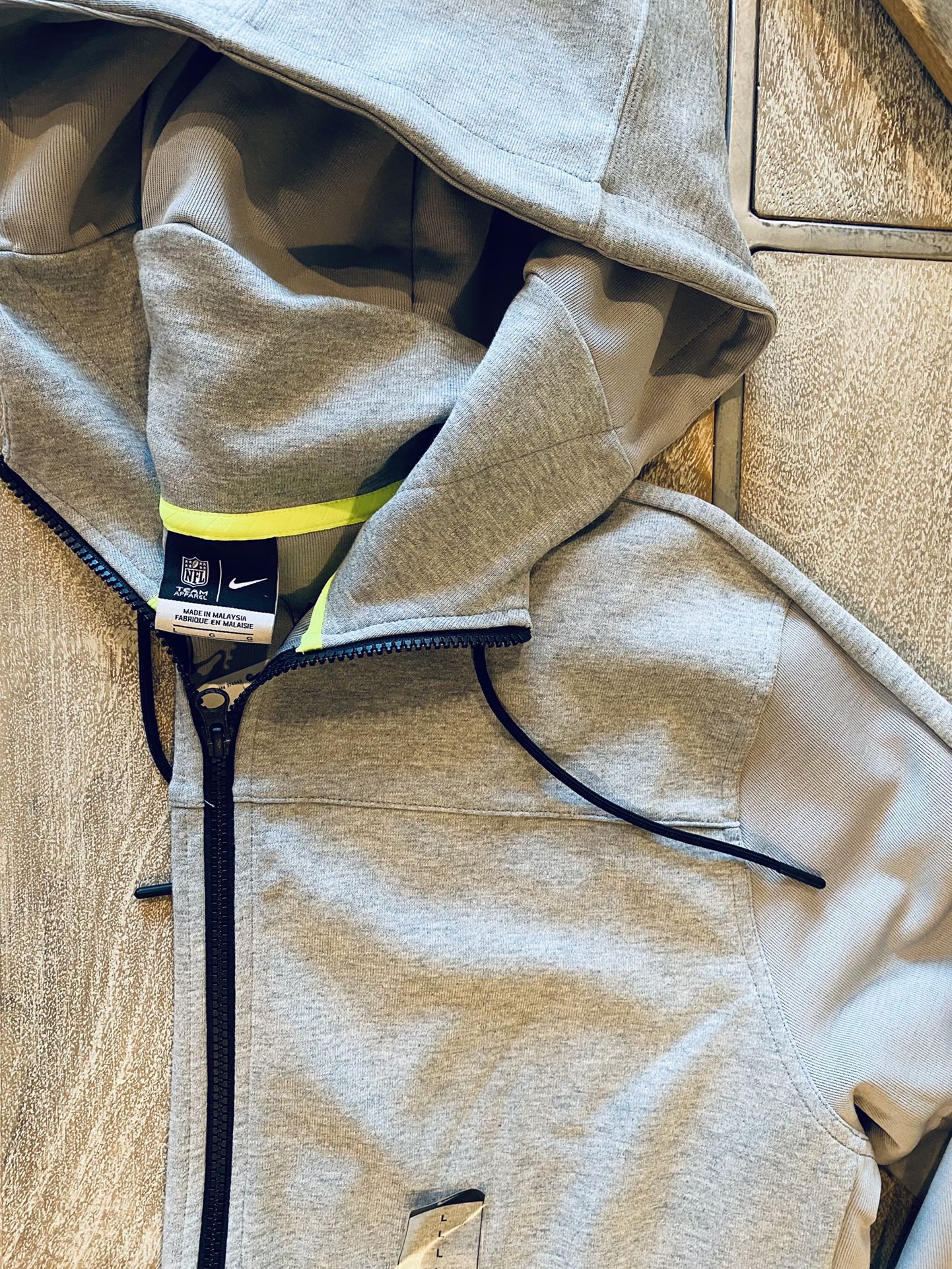 Nike NFL Team Apparel *On Field Collection* Men’s Large Limited Edition