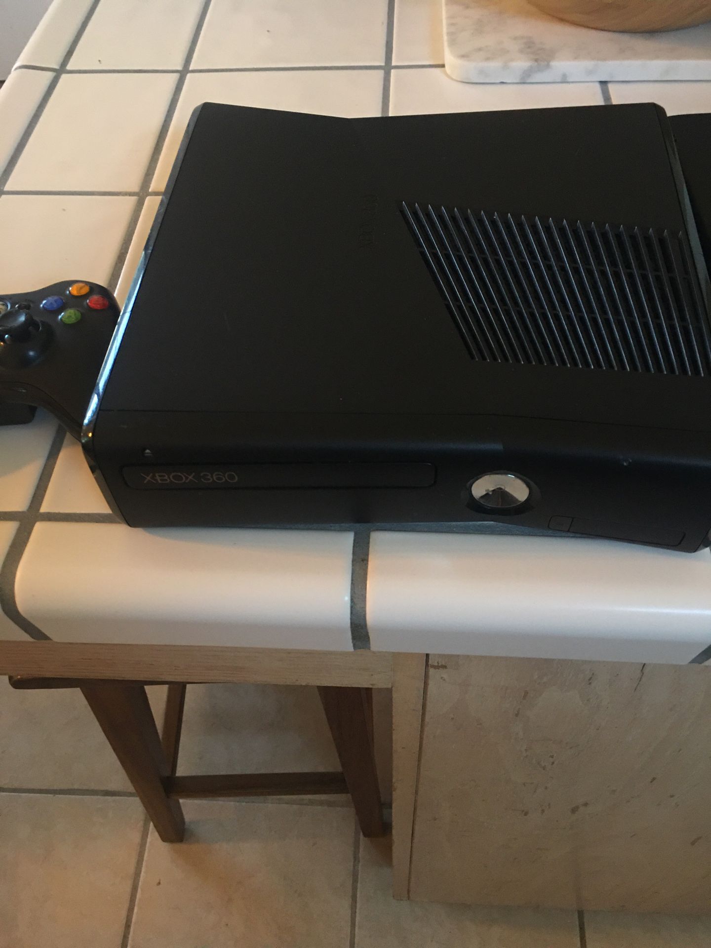 Xbox 360 slim with wireless controller