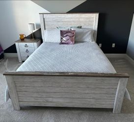 Ashley Furniture Queen Bedroom Set