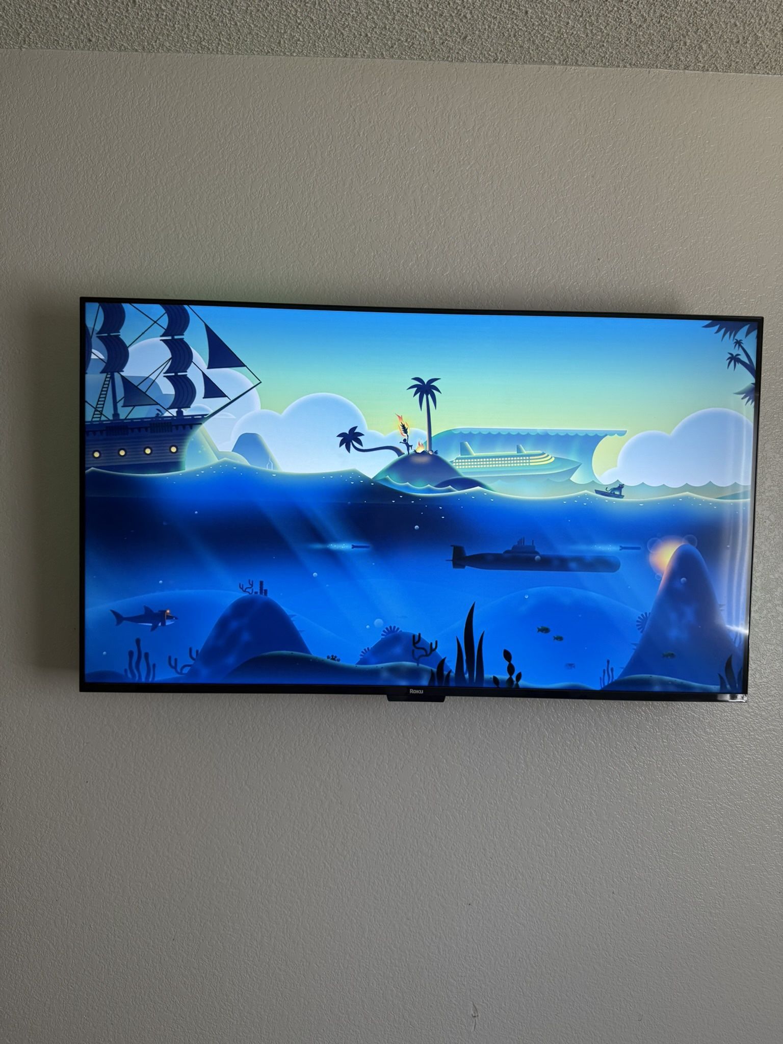 ROKU TV 55” WITH WALL MOUNT + REMOTE