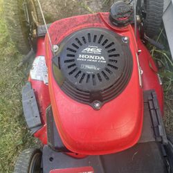 Honda Lawnmower Gas Powered 