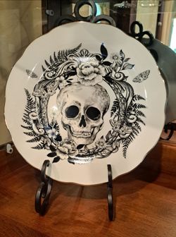 Skull halloween plate