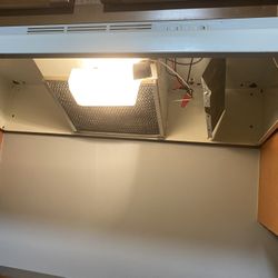 Maytag 30" Under Cabinet Range Hood W / Fan And Light
