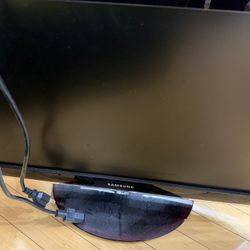 24” Samsung TV With Remote